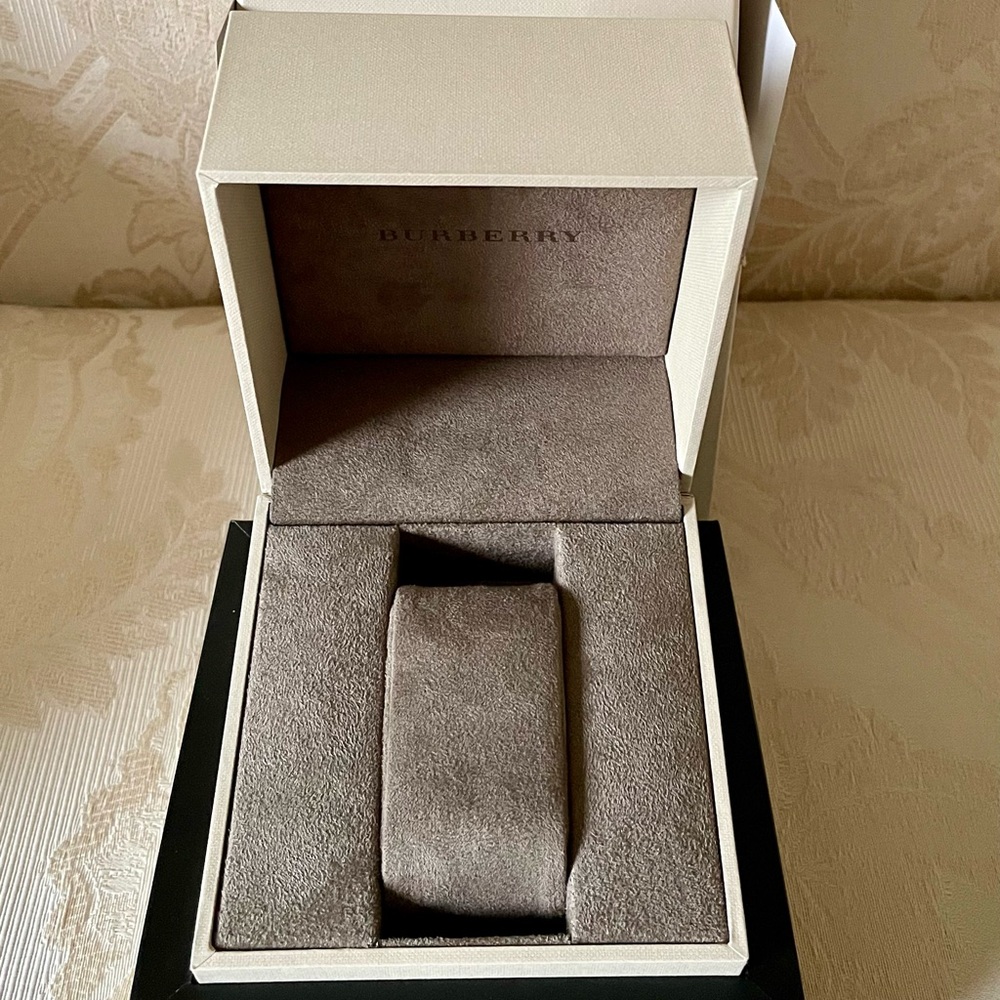 Authentic Burberry Watch Case - Picture 3 of 8